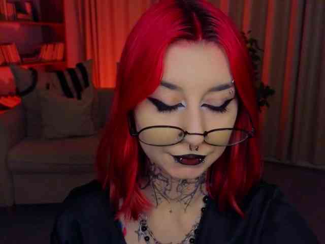 MistressMarcelline webcam