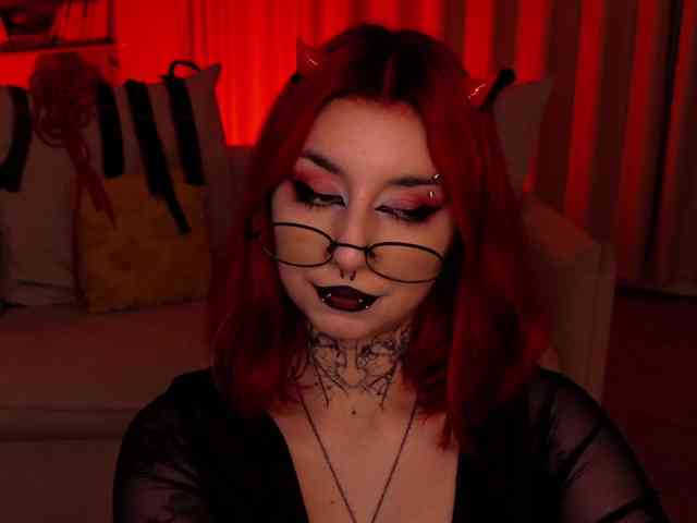 MistressMarcelline webcam