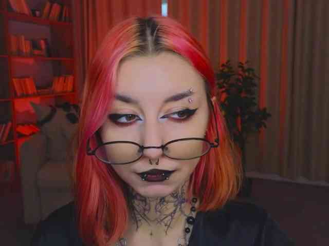 MistressMarcelline webcam