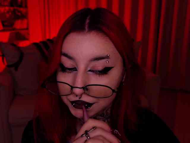 MistressMarcelline webcam