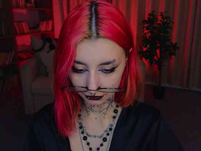 MistressMarcelline webcam