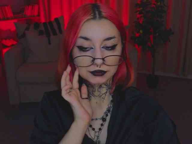 MistressMarcelline webcam