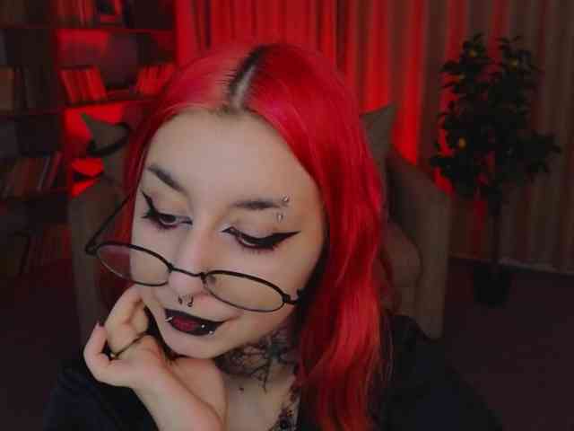MistressMarcelline webcam