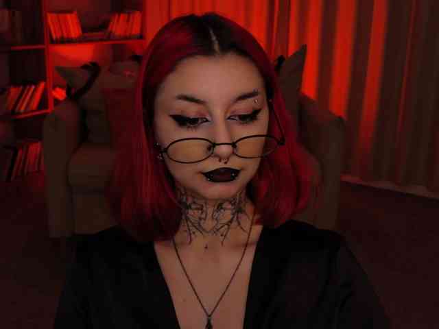 MistressMarcelline webcam