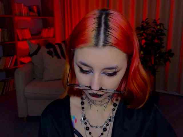 MistressMarcelline webcam