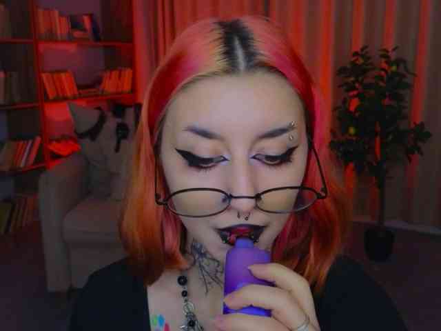 MistressMarcelline webcam