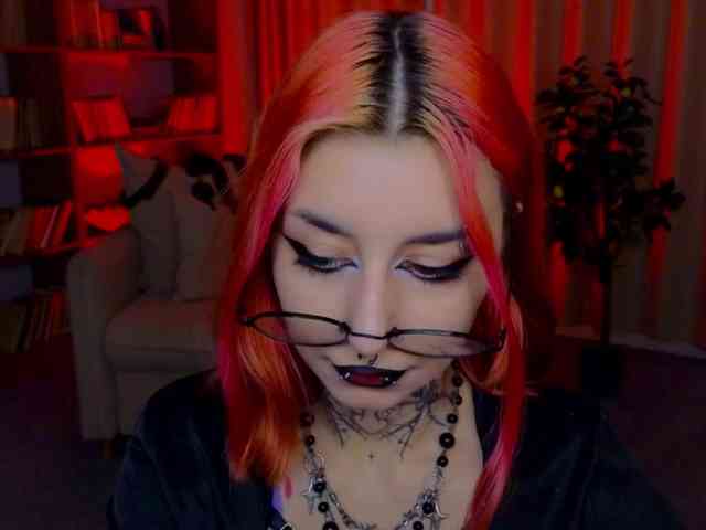 MistressMarcelline webcam