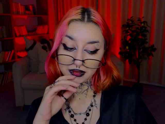 MistressMarcelline webcam