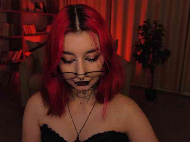 MistressMarcelline webcam