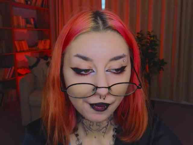 MistressMarcelline webcam