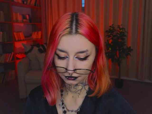 MistressMarcelline webcam