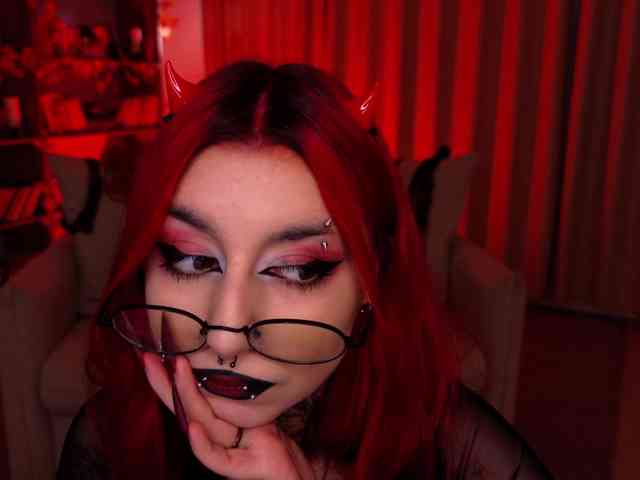MistressMarcelline webcam
