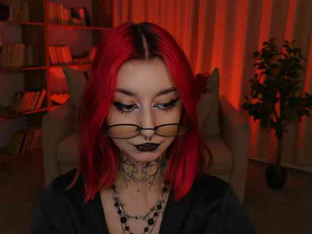 MistressMarcelline webcam