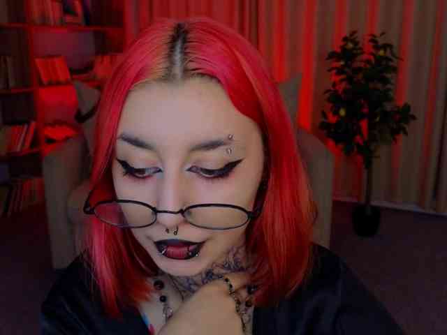 MistressMarcelline webcam