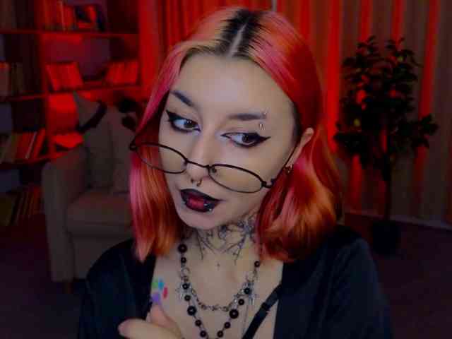 MistressMarcelline webcam