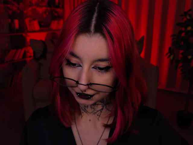 Mistressmarcelline's cam show statistics and live stream