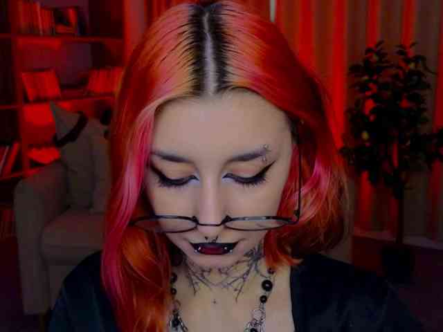 MistressMarcelline webcam