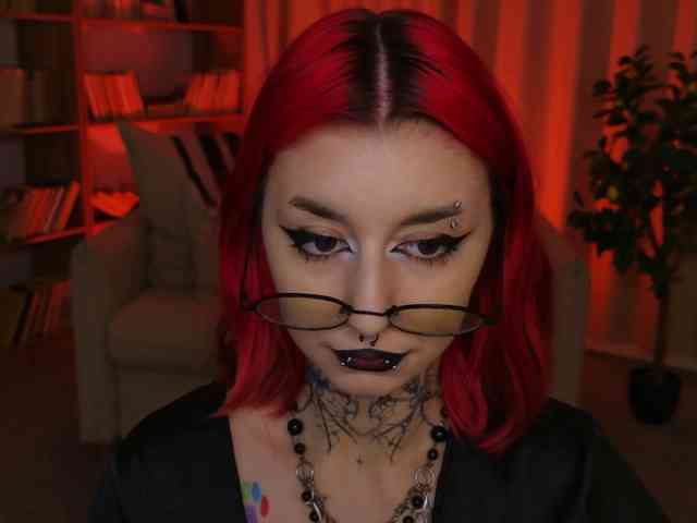 MistressMarcelline webcam