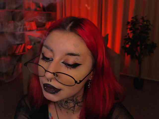 MistressMarcelline webcam