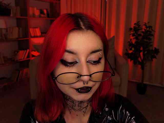 MistressMarcelline webcam
