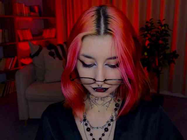 MistressMarcelline webcam
