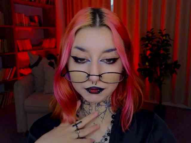 MistressMarcelline webcam