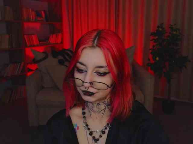 MistressMarcelline webcam