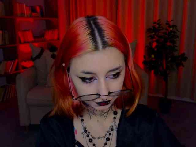 MistressMarcelline webcam
