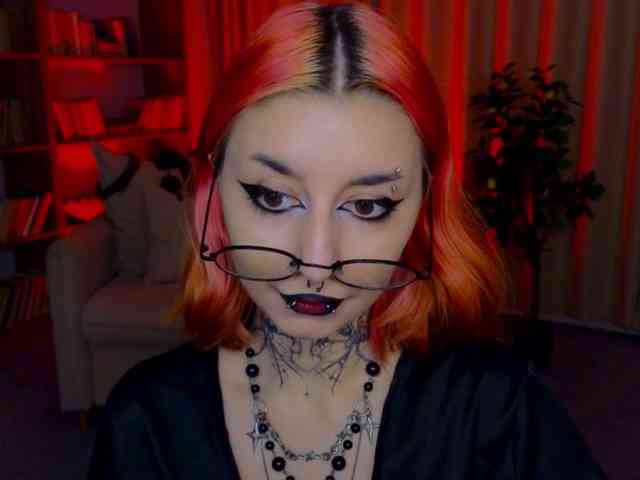 MistressMarcelline webcam