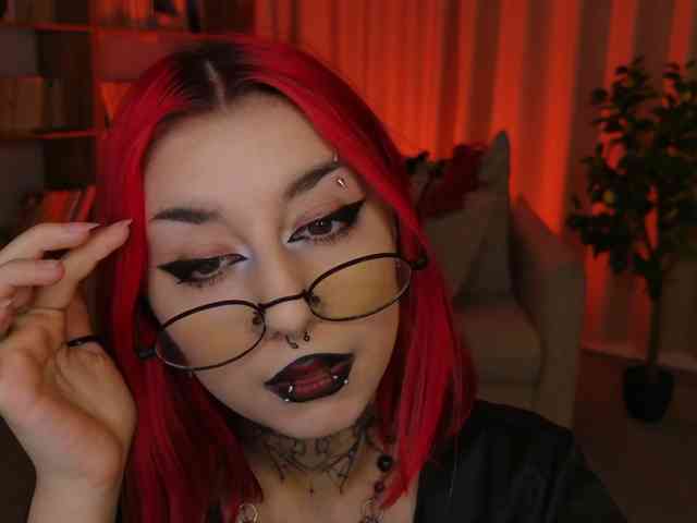 MistressMarcelline webcam