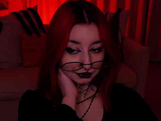 MistressMarcelline webcam