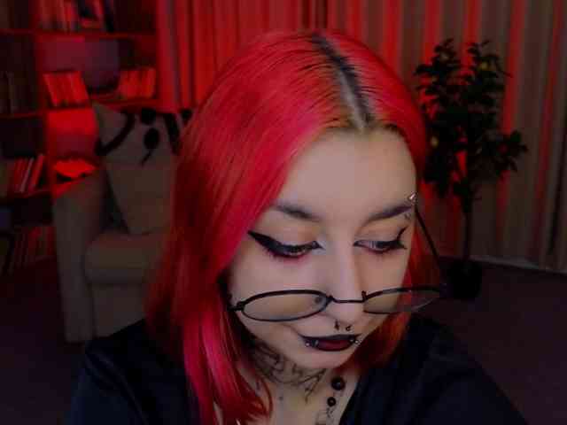 MistressMarcelline webcam