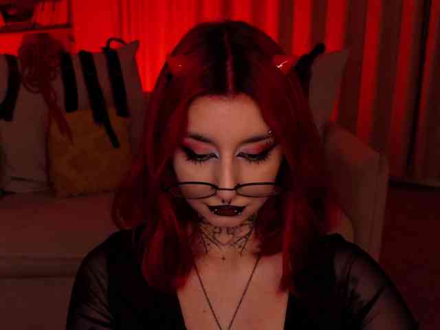 MistressMarcelline webcam