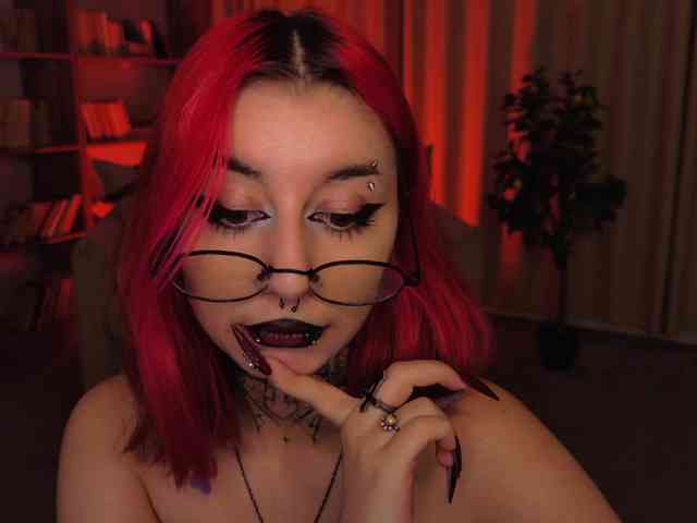 MistressMarcelline webcam