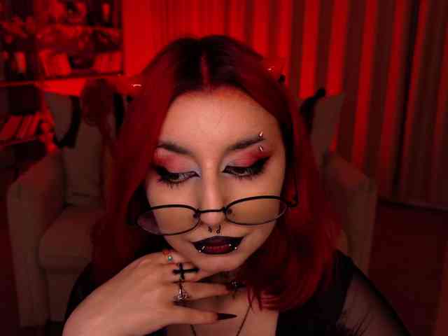 MistressMarcelline webcam