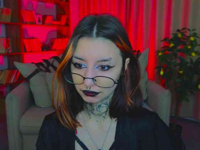 MistressMarcelline webcam