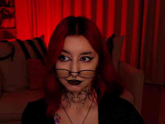 MistressMarcelline webcam