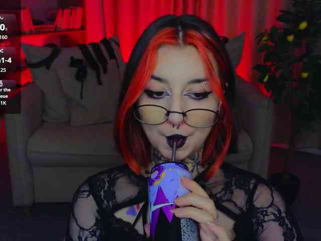MistressMarcelline webcam