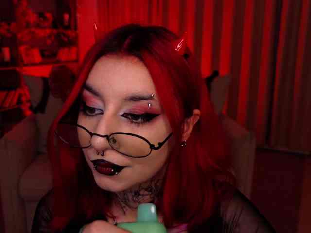 MistressMarcelline webcam