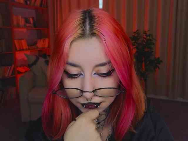 Mistressmarcelline's cam show statistics and live stream