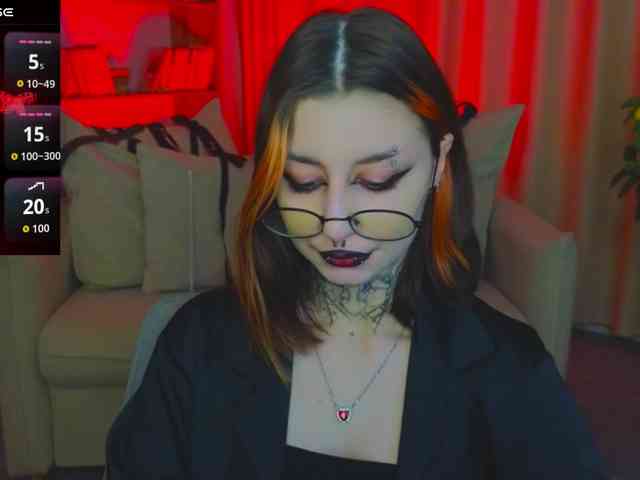 MistressMarcelline webcam