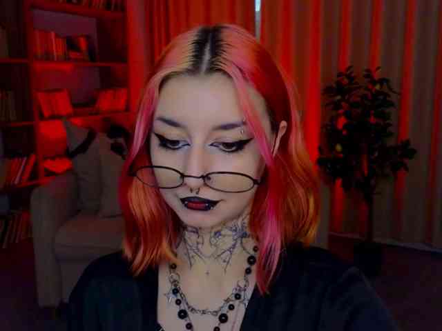 MistressMarcelline webcam