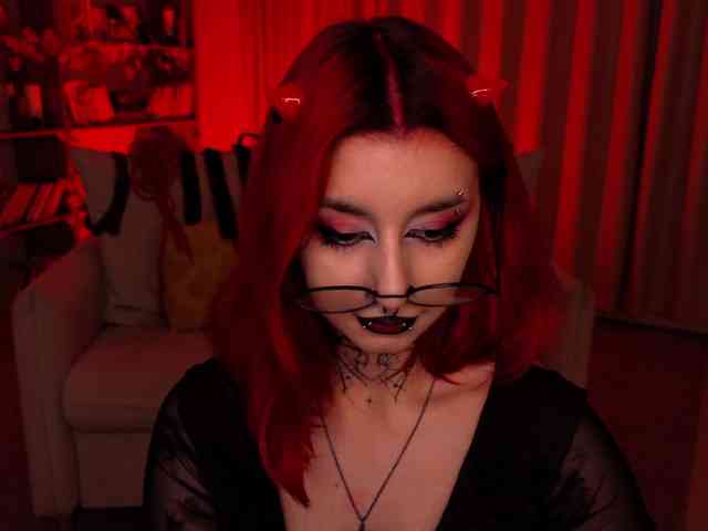 MistressMarcelline webcam