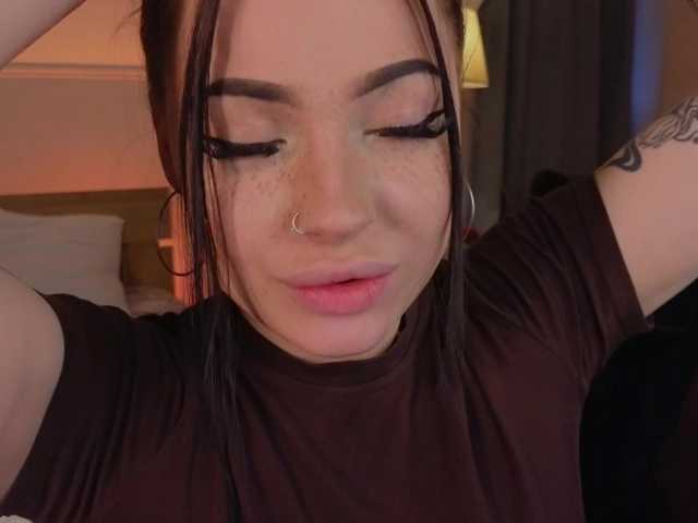 LisaAndDenis's BongaCams show and profile