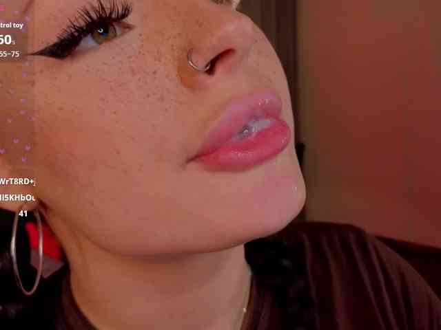 Mẫu này đang trực tiếp. LisaAndDenis