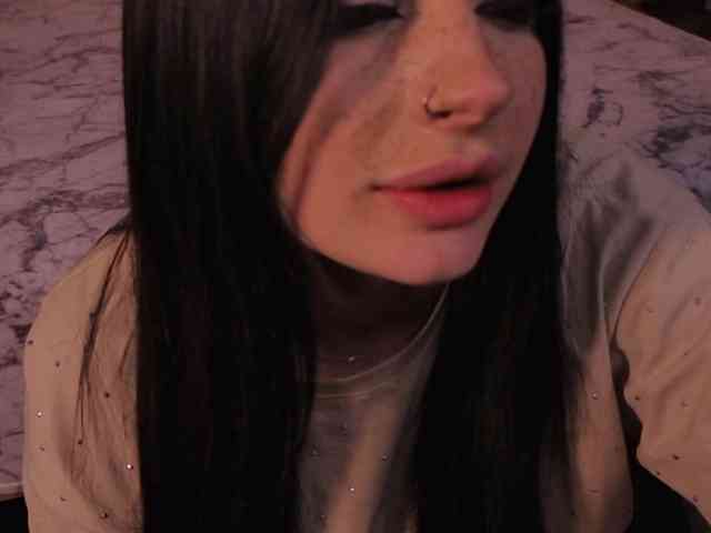 Lisaaliss's cam show statistics and live stream