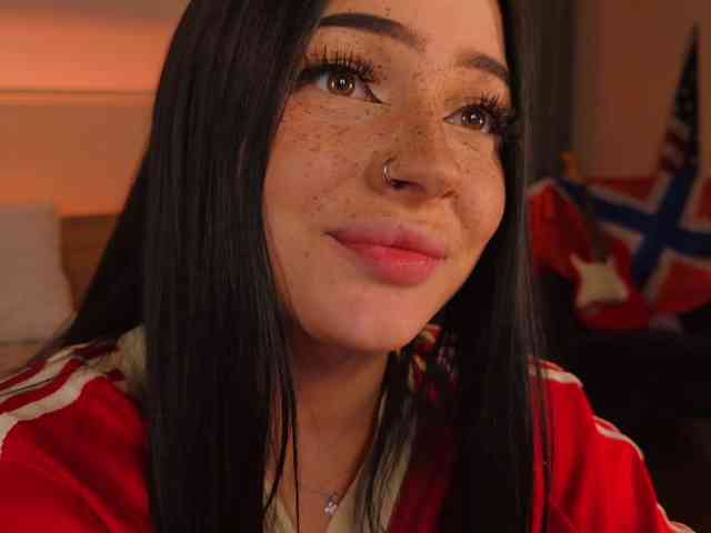 LisaAndDenis Sex Cam Show