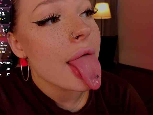 Acest model este live acum. LisaAndDenis