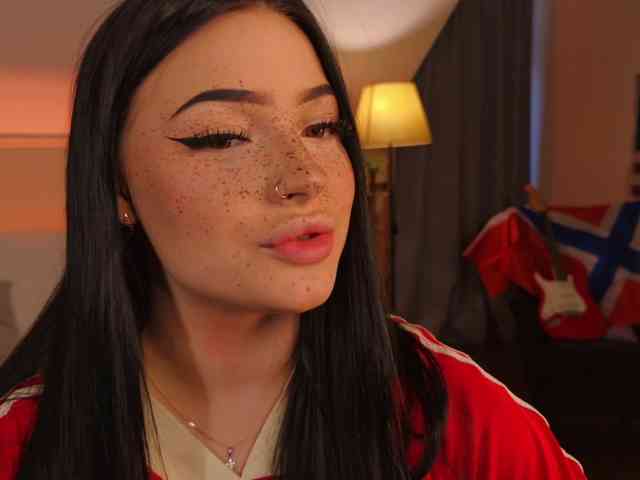 LisaAndDenis Sex Cam Show