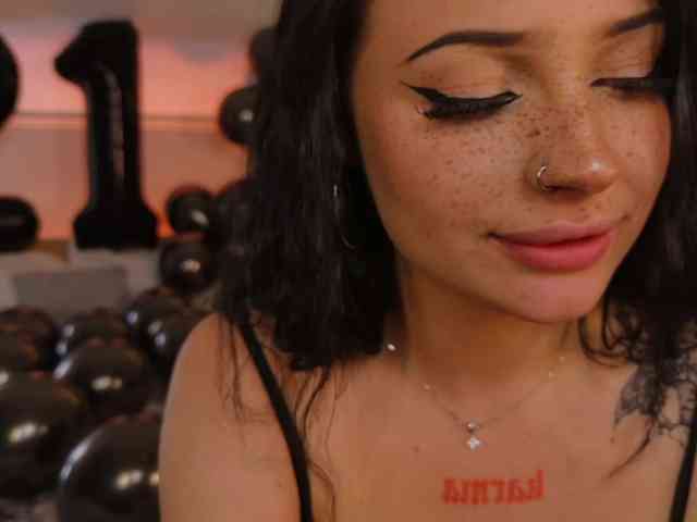 Lisaaliss's cam show statistics and live stream